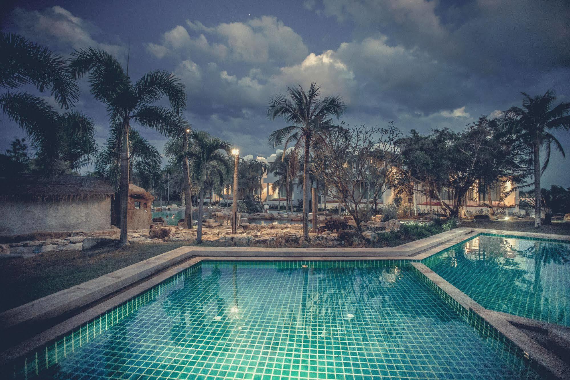Ohana Resort and Restaurant Rayong Bagian luar foto